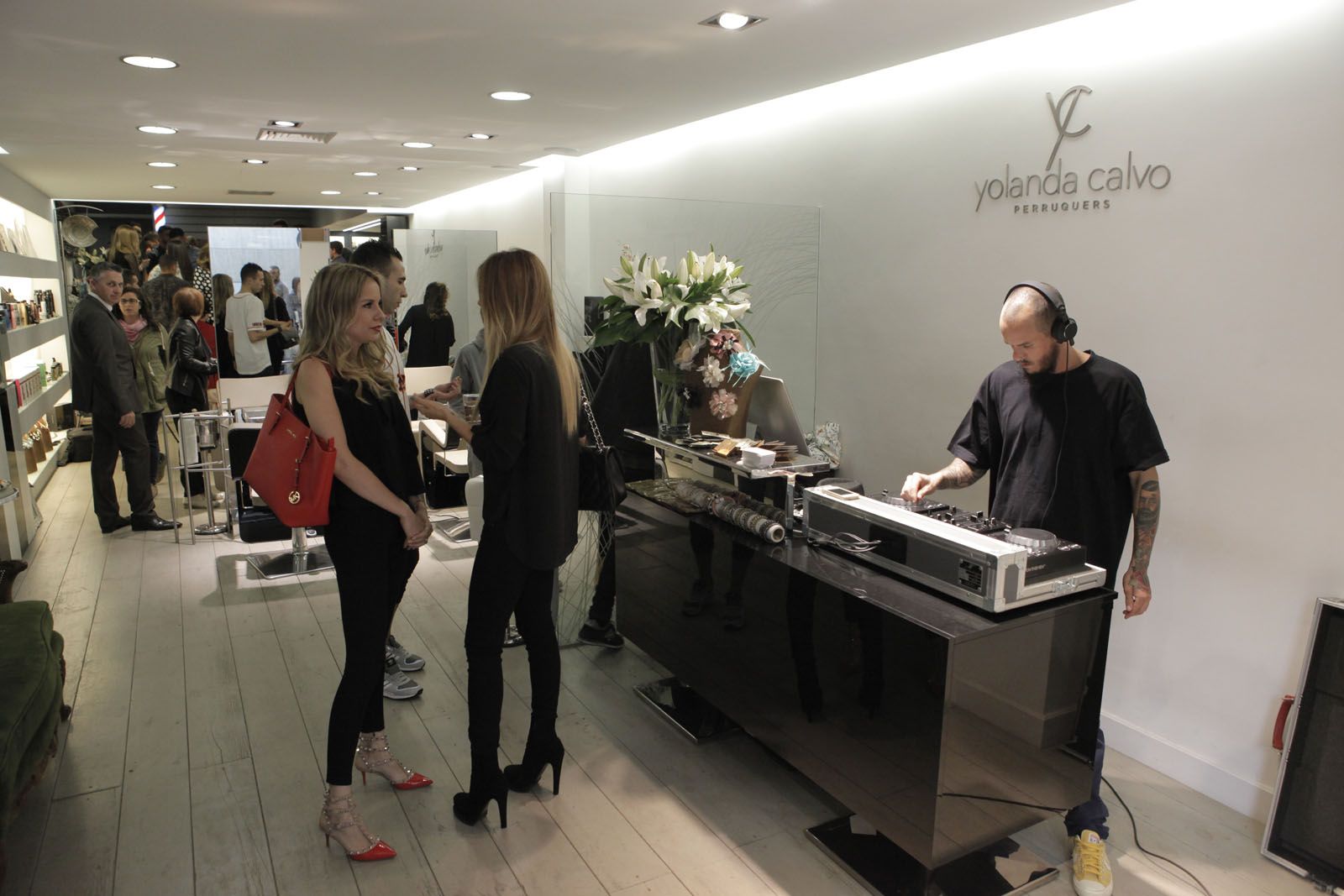 La celebració ha comptat amb un punxa discos i un pica pica. FOTO: Artur Ribera