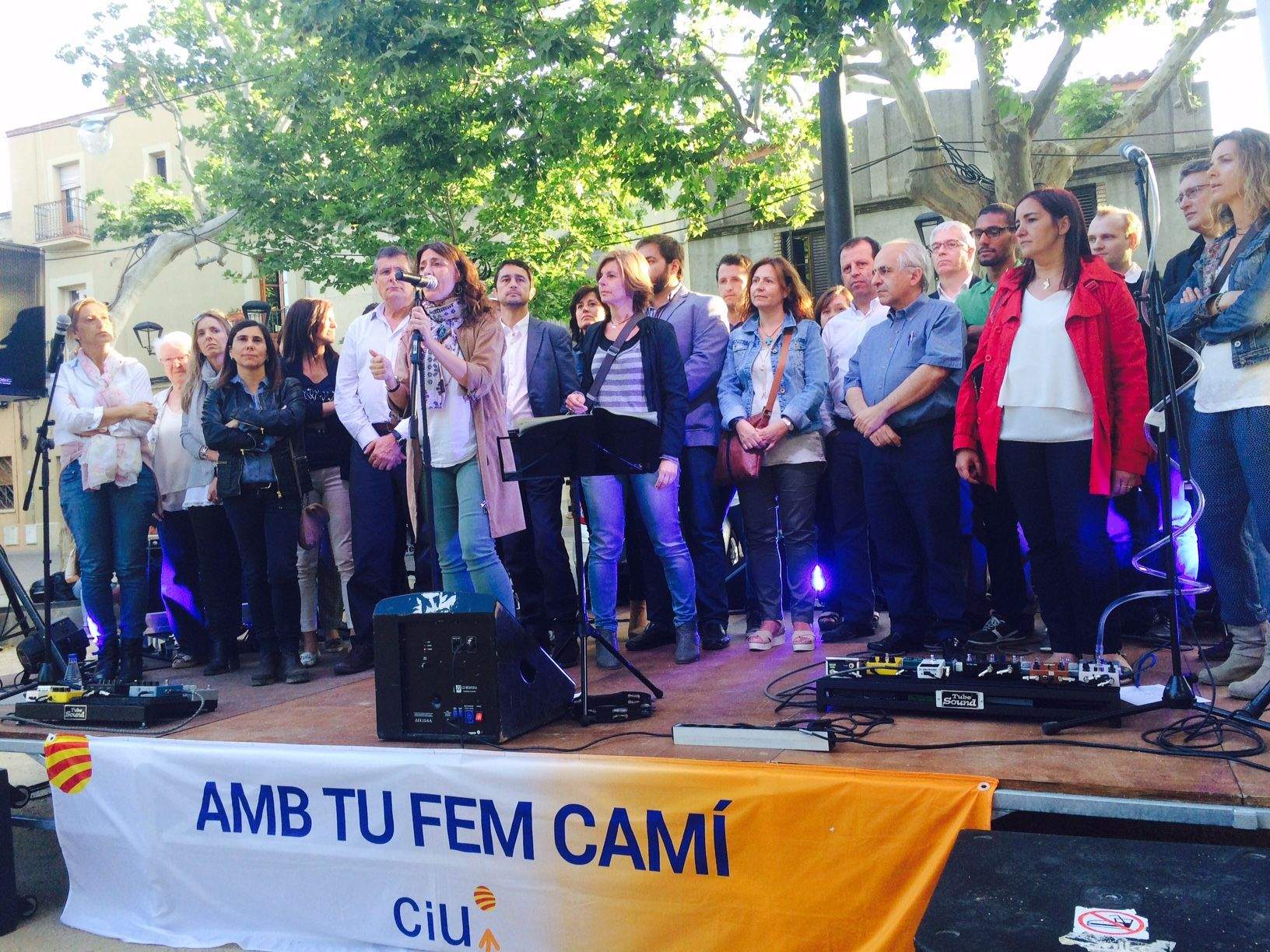 Conesa amb la resta de candidats de la seva llista. FOTO: Àgata Guinó 