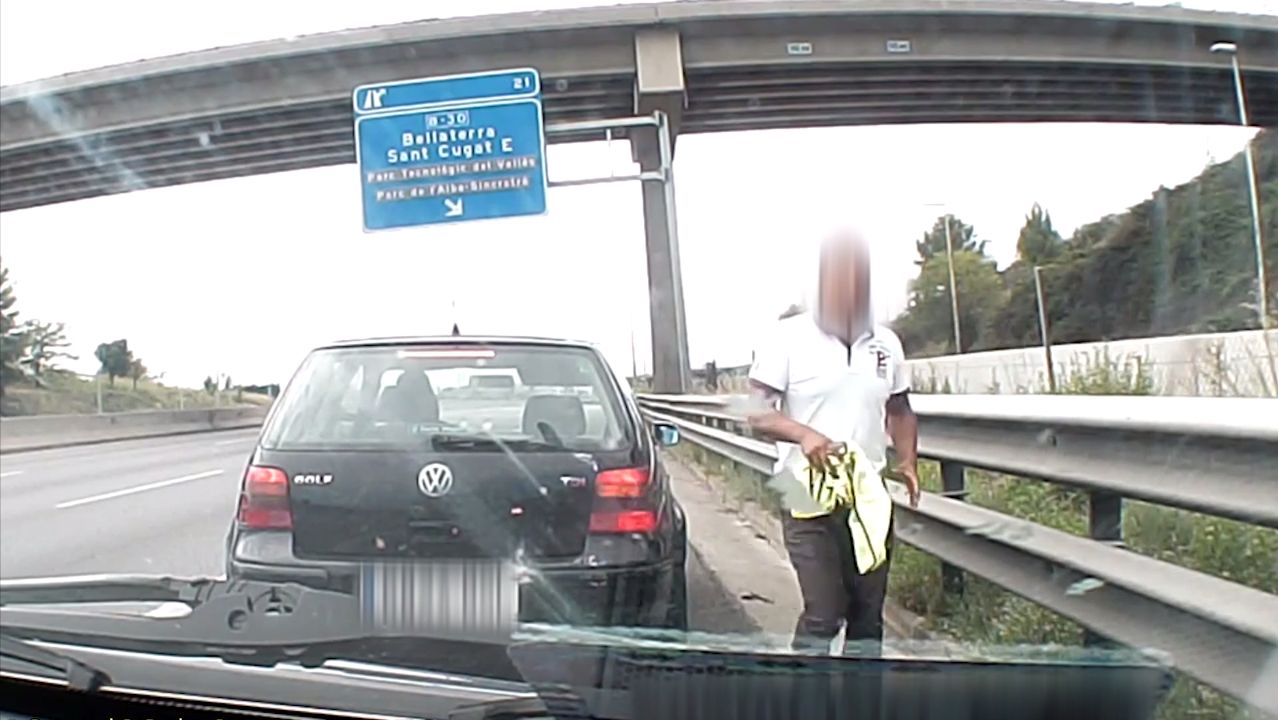 L'atac va ser gravat per una càmera que portaven les víctimes a l'interior del vehicle. FOTO: Cedida