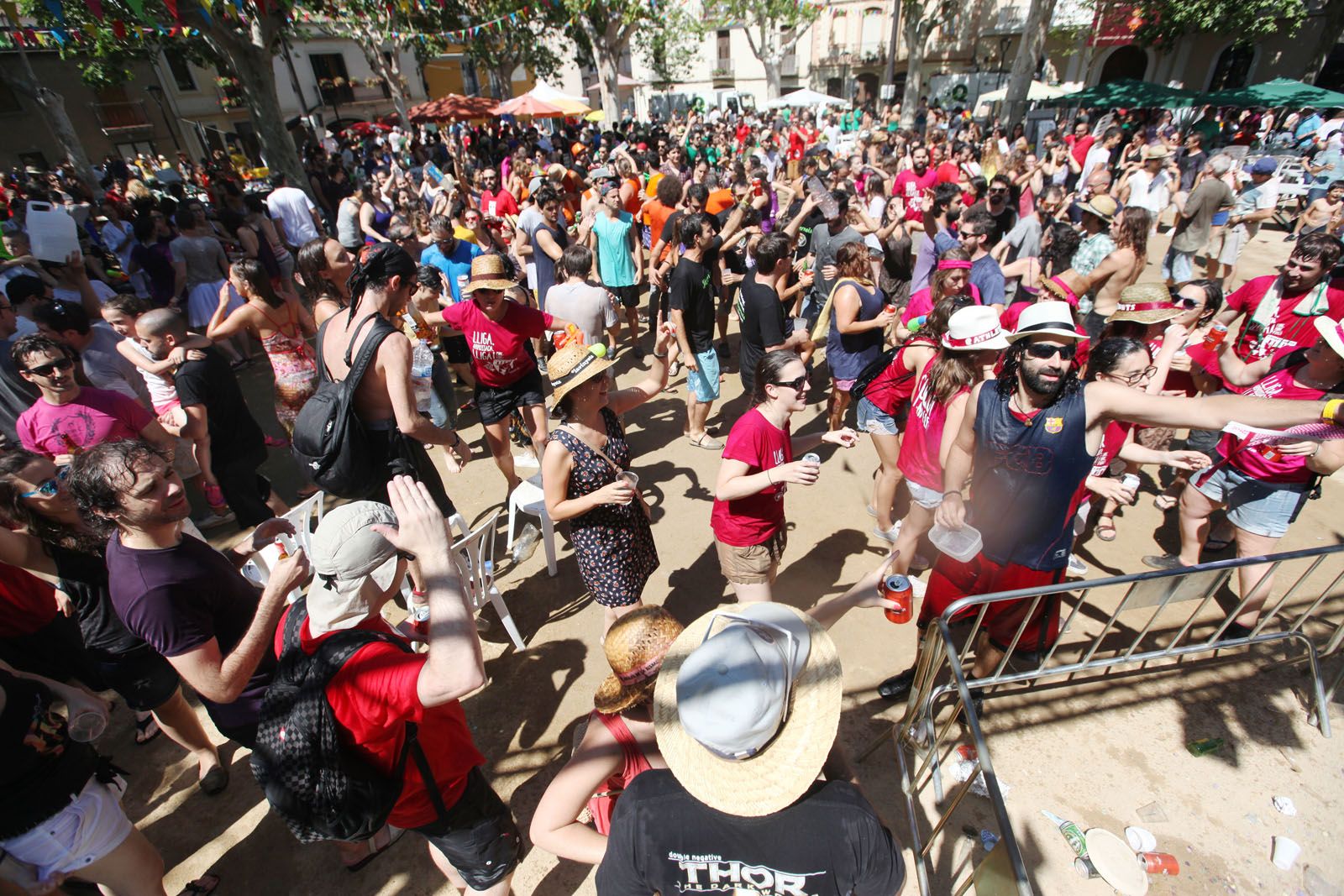 El 35è Concurs d'arrossos va fer que la Plaça de Barcelona es quedés petita  FOTO: Lali Puig