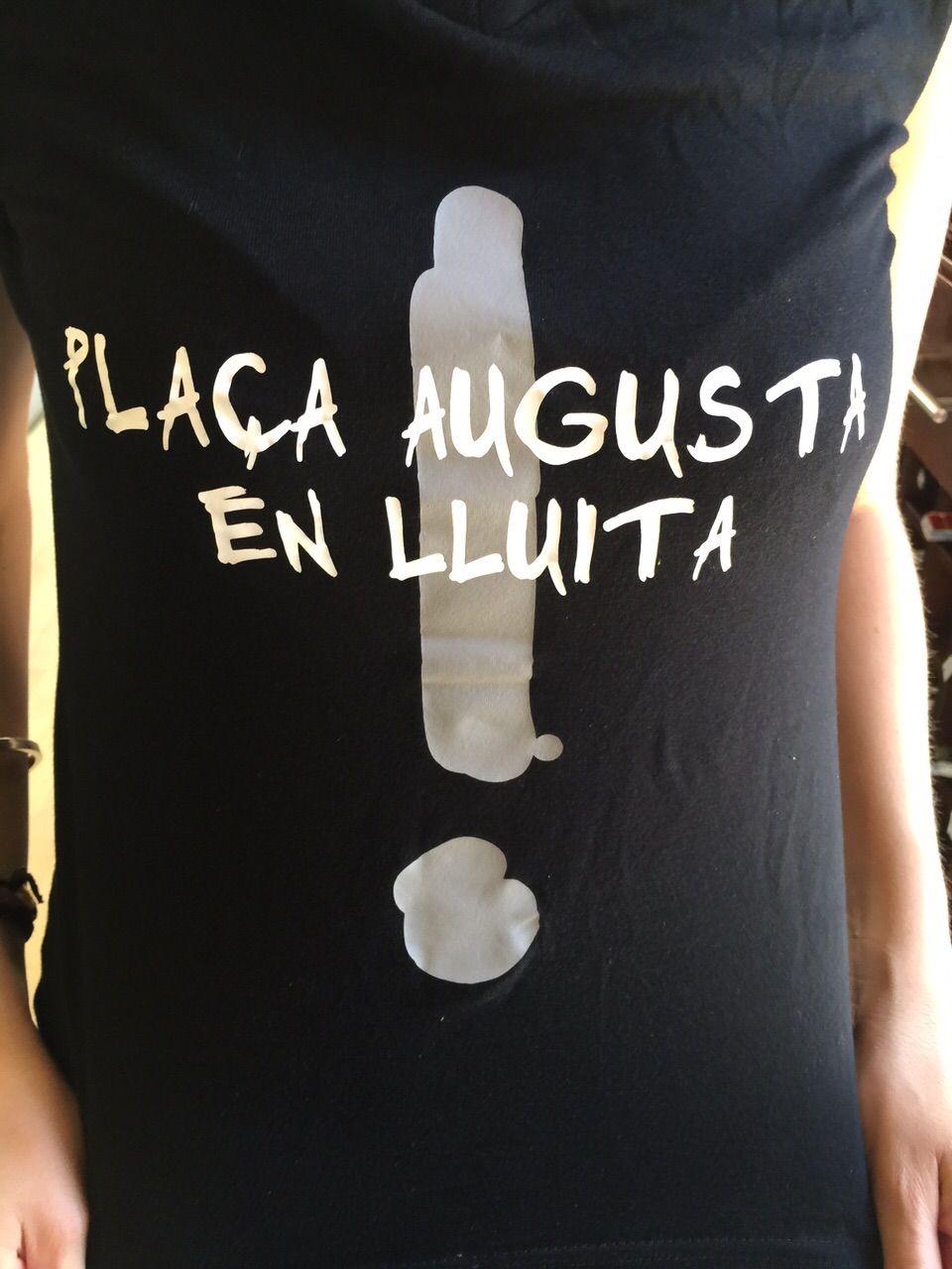 Part del davant de la samarreta de protesta. FOTO: Cedida