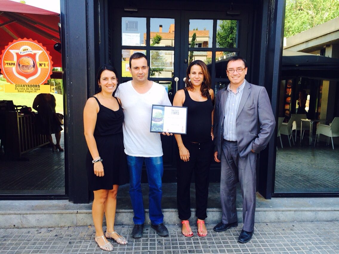 El moment de l'entrega del premi a The Police 080. FOTO: Cedida