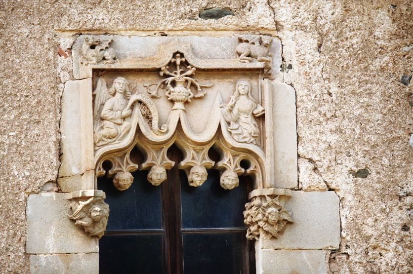 El finestral gòtic, construït per demostrar la independència de can Bell del monestir. FOTO: Lali Puig