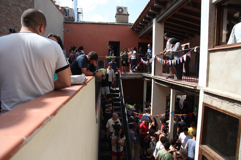 Cal Temerari s'ha fet petit durant la inauguraci&oacute;. FOTO: Lali Puig