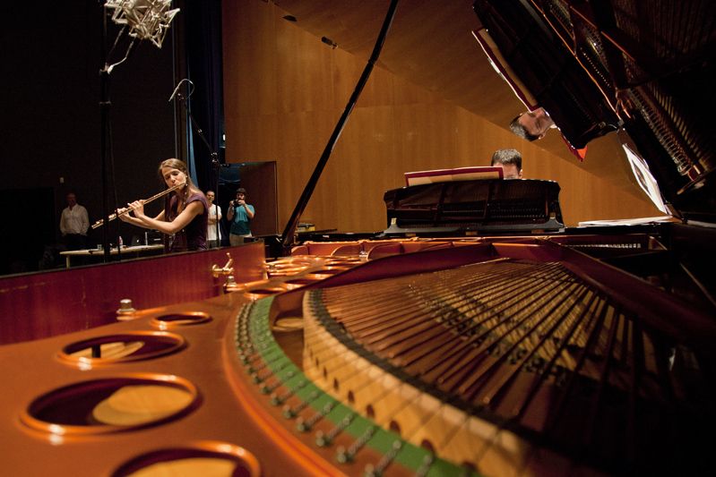 La flautista està acompanyada pel pianista Josep Buforn. Lali Puig