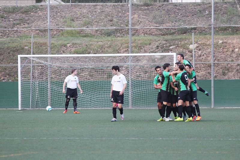 Els mirasolencs celebrant el gol d'Óscar. FOTO: Lali Puig