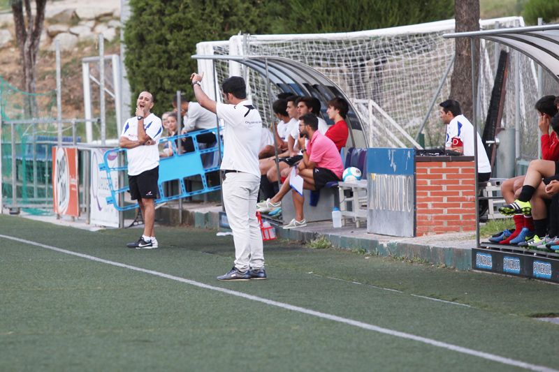Arellano (a l'esquerre) i Garcia, tècnics de Junior FC B i CFU Mira-sol Baco, respectivament. FOTO: Lali Puig