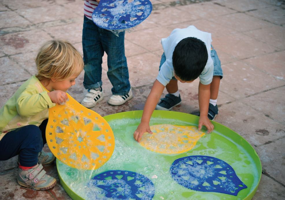 Elaboraci&oacute; de bombolles a Valldoreix. FOTO: Arxiu