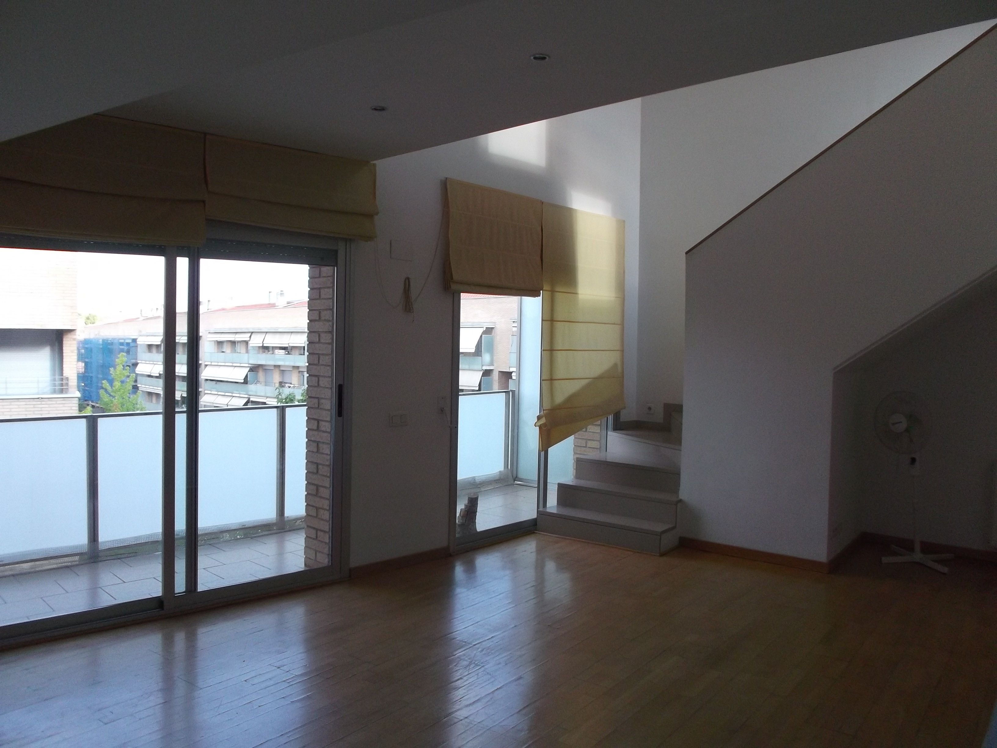 Àtica duplex de 106 m2. 2 habitacions, 2 banys i 1 estudi. Zona comunitària. FOTO: Cedida