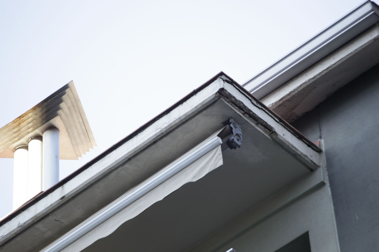 Imatge de la cornisa que ha caigut. FOTO: Artur Ribera