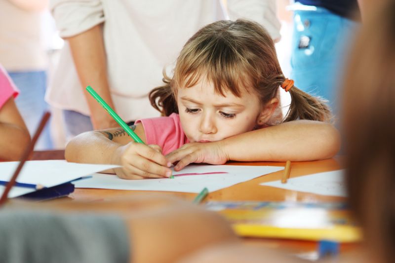El taller de pintura ràpida ha aplegat molts nens i nenes. FOTO: Lali Puig
