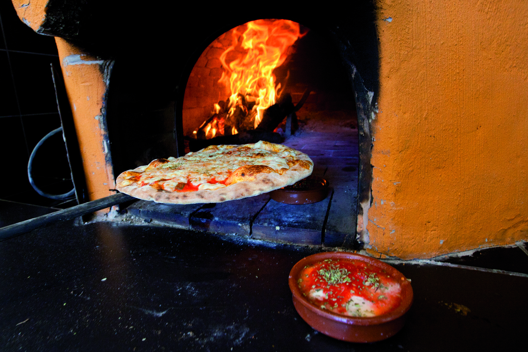 A Lomiton's cuinen els seus plats al carbó o la llenya. FOTO: Cedida A Lomiton's cuinen els seus plats al carbó o la llenya. FOTO: Cedida