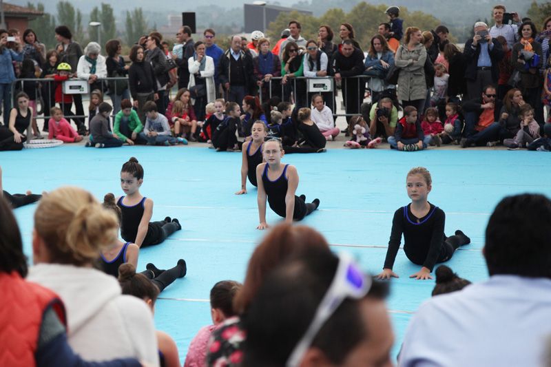 No hi han faltat les mostres esportives, com l'exhibici&oacute; de gimn&agrave;stica r&iacute;tmica. FOTO: Lali Puig