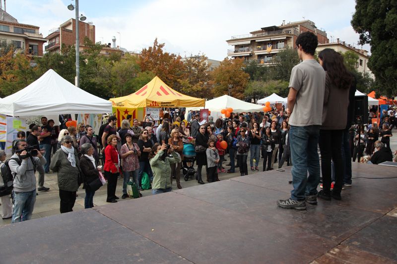 Lectura del Manifest de la Festa de Tardor a la Plaça d’Octavià durant la passada edició  FOTOS: Lali Puig