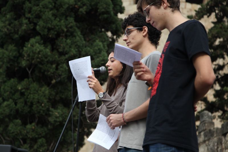 Lectura del Manifest de la Festa de Tardor a la Pla&ccedil;a d&rsquo;Octavi&agrave;. FOTOS: Lali Puig