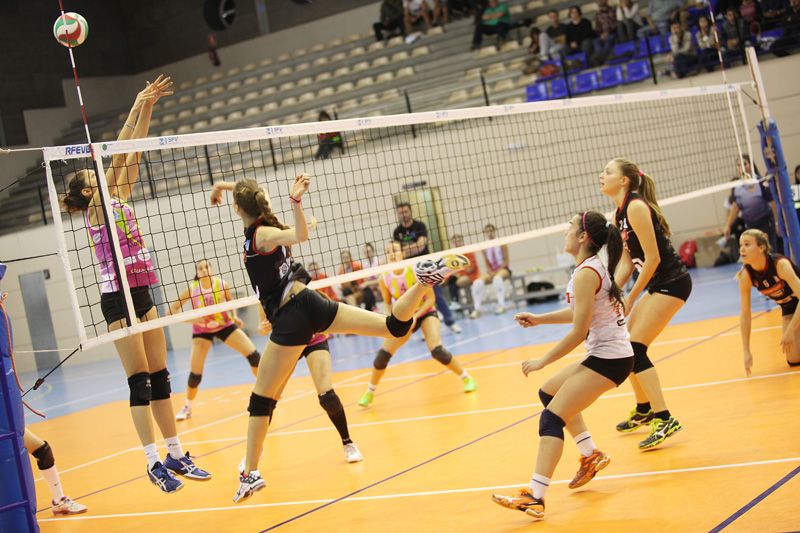 Les santcugatenques guanyen el seu segon partit consecutiu com a locals. FOTO: Lali Puig Les santcugatenques guanyen el seu segon partit consecutiu com a locals. FOTO: Lali Puig