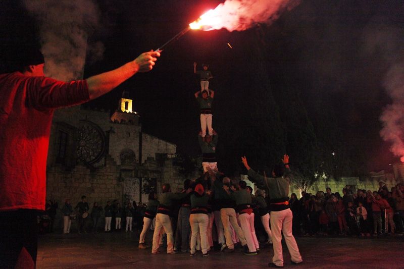 Els Castellers i els Diables han tancat la celebració del Correllengua. FOTO: Lali Puig