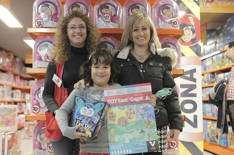 Paula Romero, guanyadora del 2014, recollint el premi. FOTO: Artur Ribera