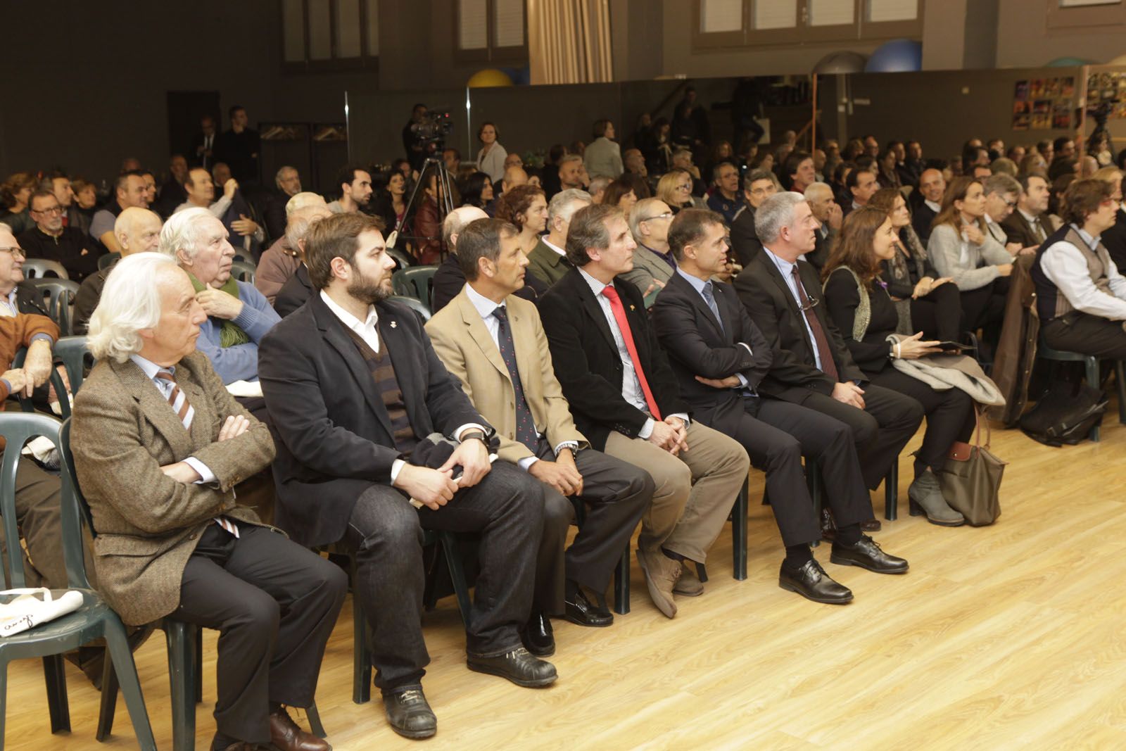 Un centenar de persones han assistit el primer acte oficial del 50è anibersari del club. FOTO: Artur Ribera