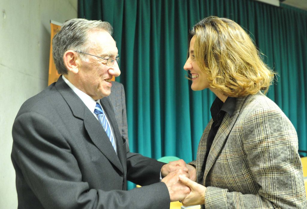 Cahner, en una de les seves visites a Sant Cugat, al costat de Mercè Conesa. FOTO: Localpres Cahner, en una de les seves visites a Sant Cugat, al costat de Mercè Conesa. FOTO: Localpres