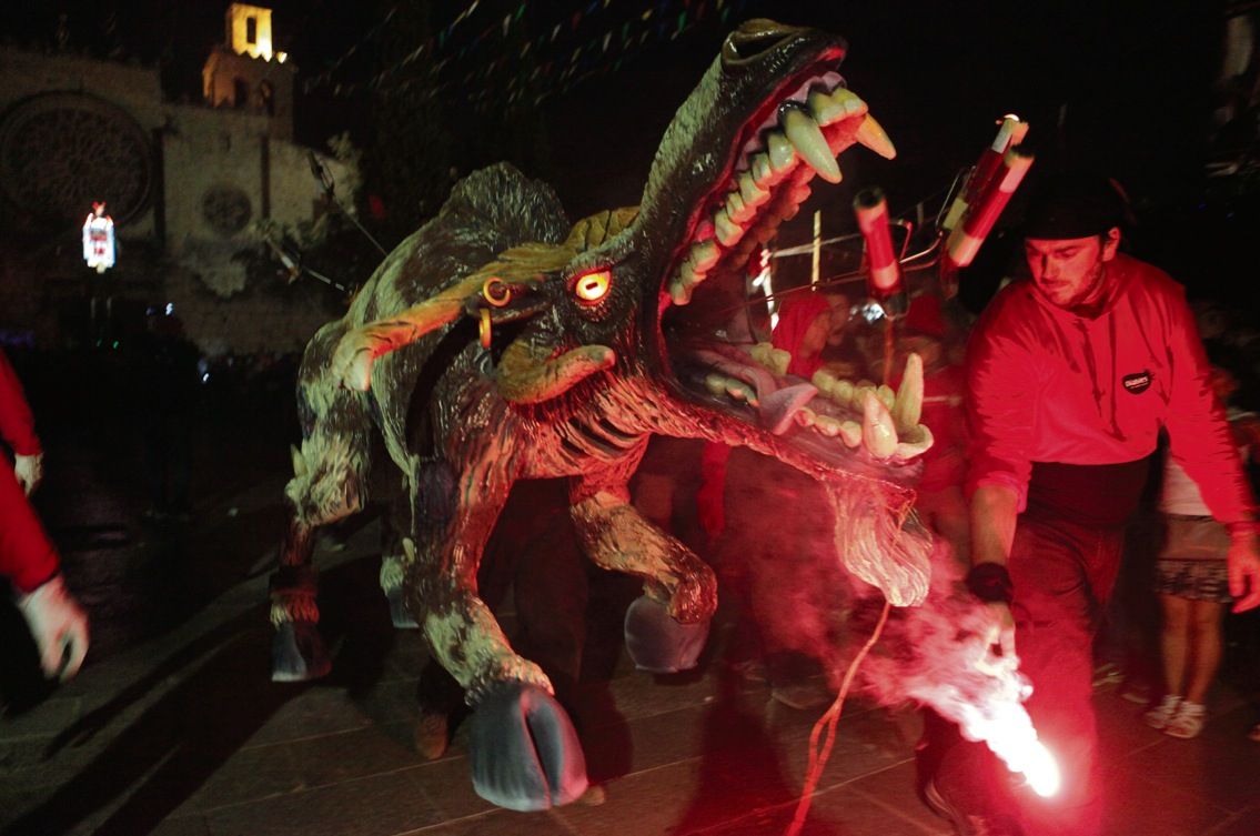 Els Diables de Sant Cugat han celebrat 25 anys de foc i festa. FOTO: Artur Ribera Els Diables de Sant Cugat han celebrat 25 anys de foc i festa. FOTO: Artur Ribera