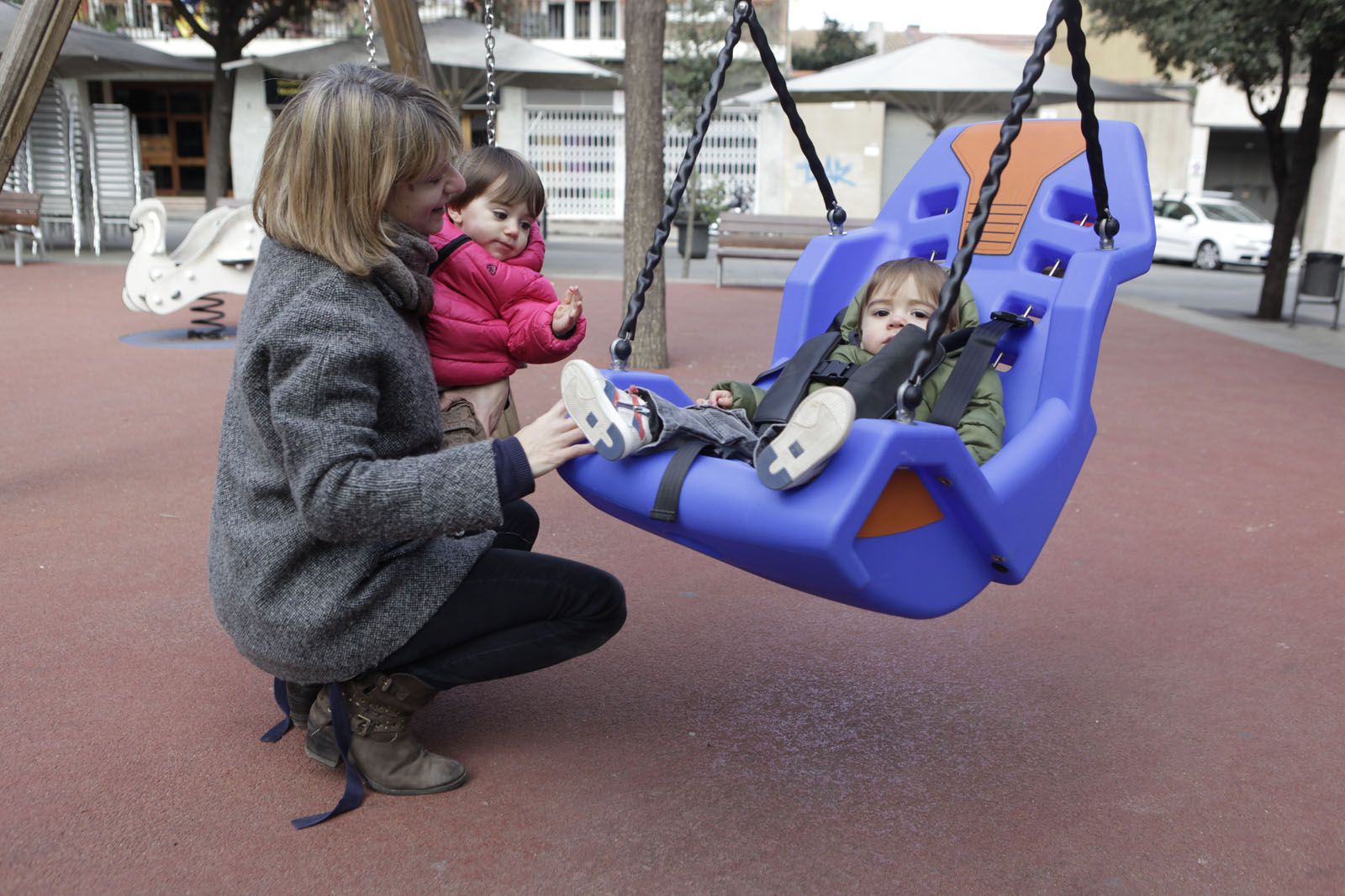 El gronxador t&eacute; un arn&eacute;s per accedir al joc sense riscos. FOTO: Artur Ribera
