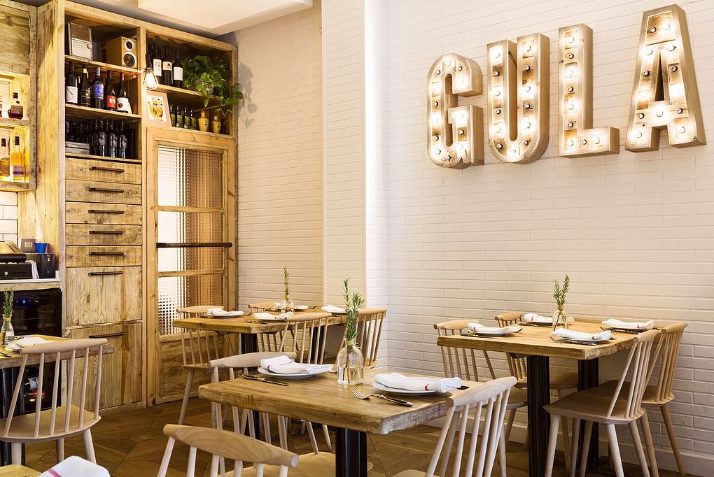 Els propietaris de La Burgueseria van obrir fa aproximadament dos anys Santa Gula, a Gr&agrave;cia. FOTO: Cedida