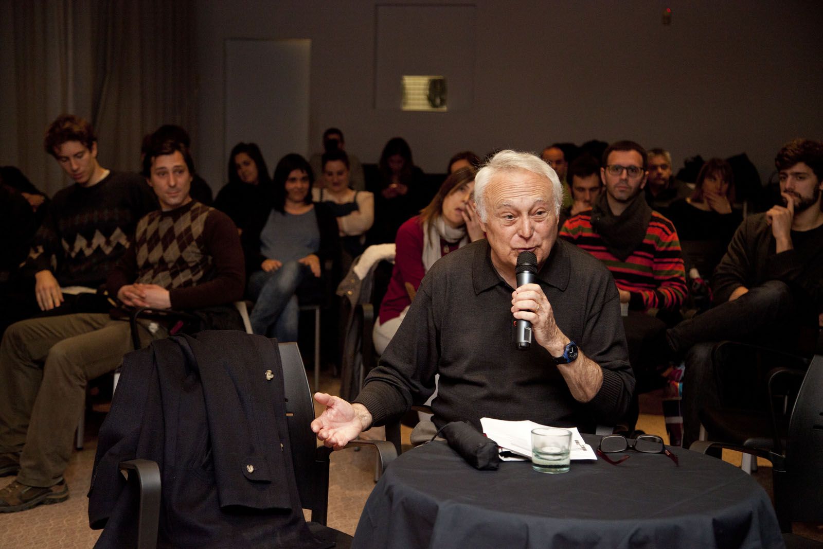 Alfons Simó ha presentat les xerrades al Xalet Negre FOTO: Localpres Alfons Simó ha presentat les xerrades al Xalet Negre FOTO: Localpres