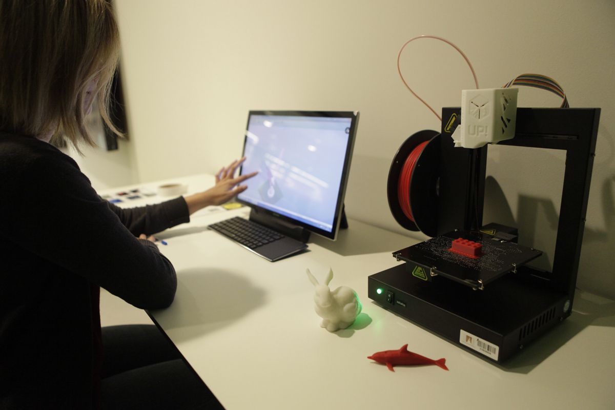 Un dels recursos amb què compta la biblioteca és una impressora tridimensional FOTO: Artur Ribera Un dels recursos amb què compta la biblioteca és una impressora tridimensional FOTO: Artur Ribera