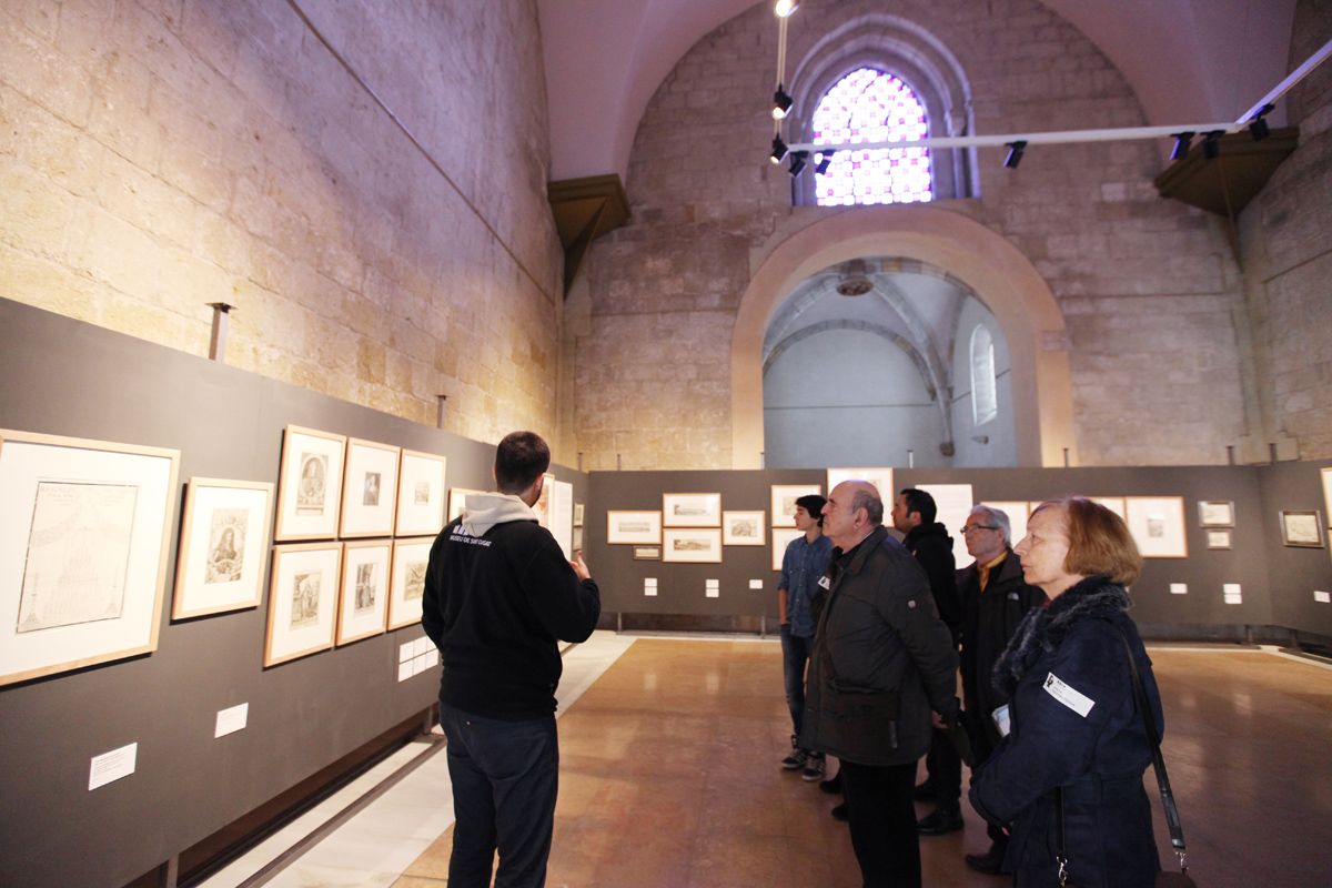 La Sala Capitular del Claustre del Monestir tamb&eacute; forma part de la ruta amb l'exposici&oacute; 'Draps'.