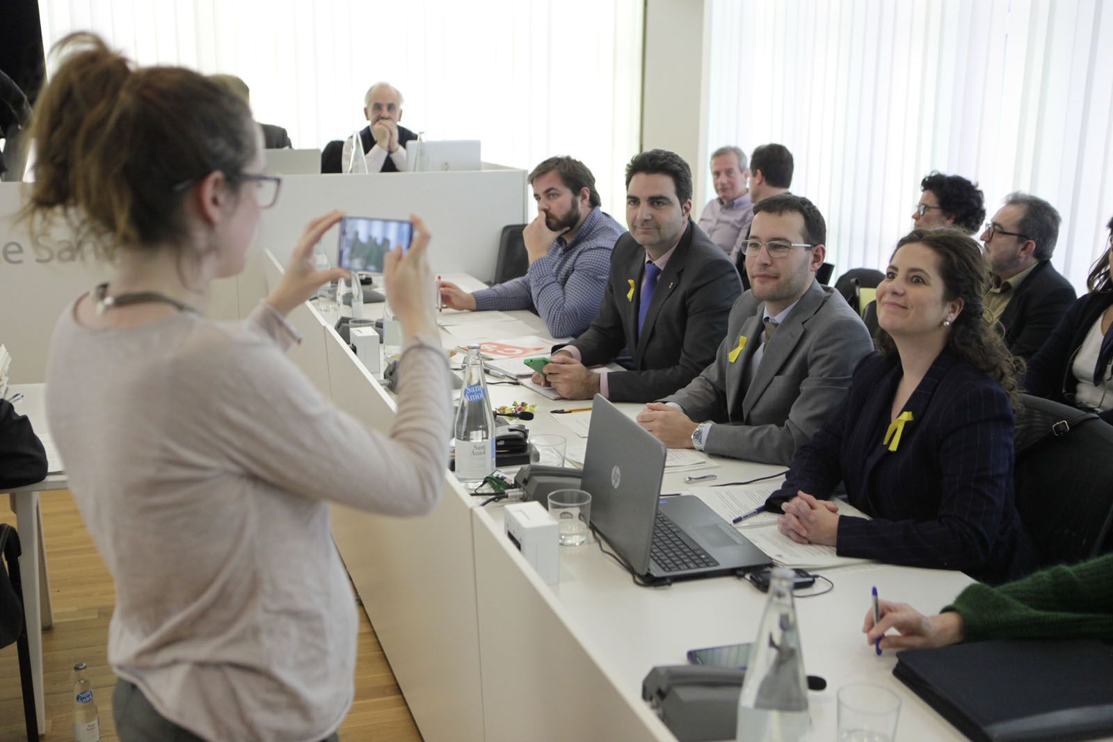 Els regidors, sovint, porten preparades de casa algunes frases per deixar anar durant el ple FOTO: Artur Ribera