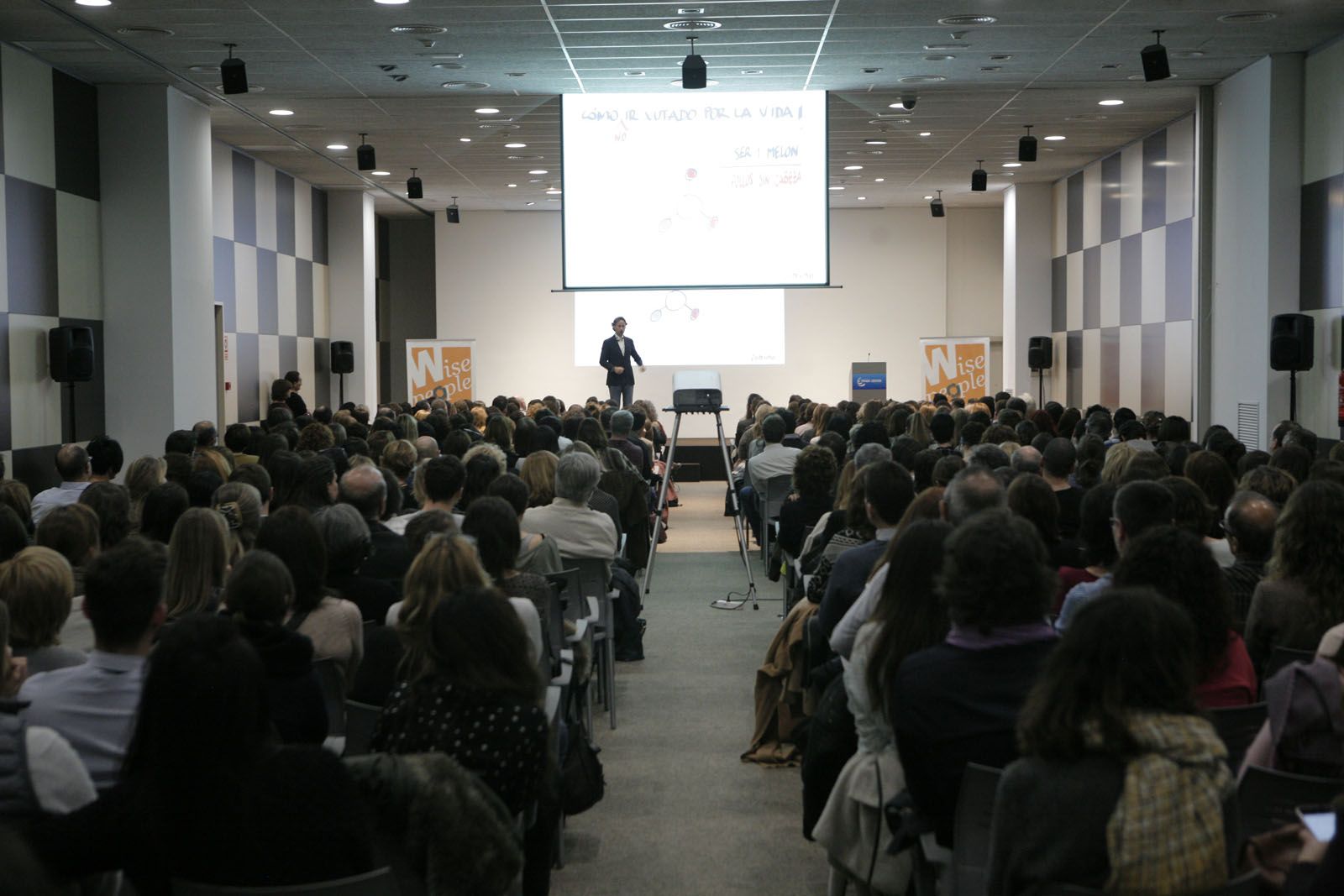 El Trade Center va quedar petit durant la confer&egrave;ncia de Victor K&uuml;ppers FOTO: Artur Ribera