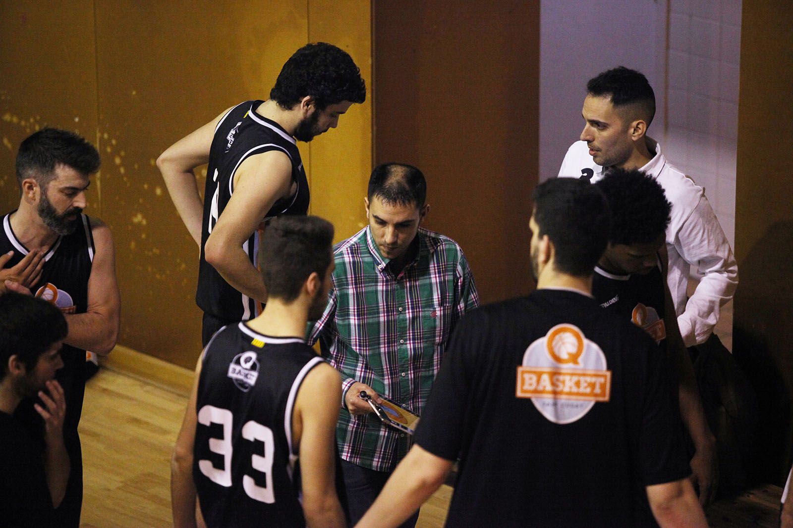 Ernest Santana donant instruccions als seus homes FOTO: Lali Puig Ernest Santana donant instruccions als seus homes FOTO: Lali Puig