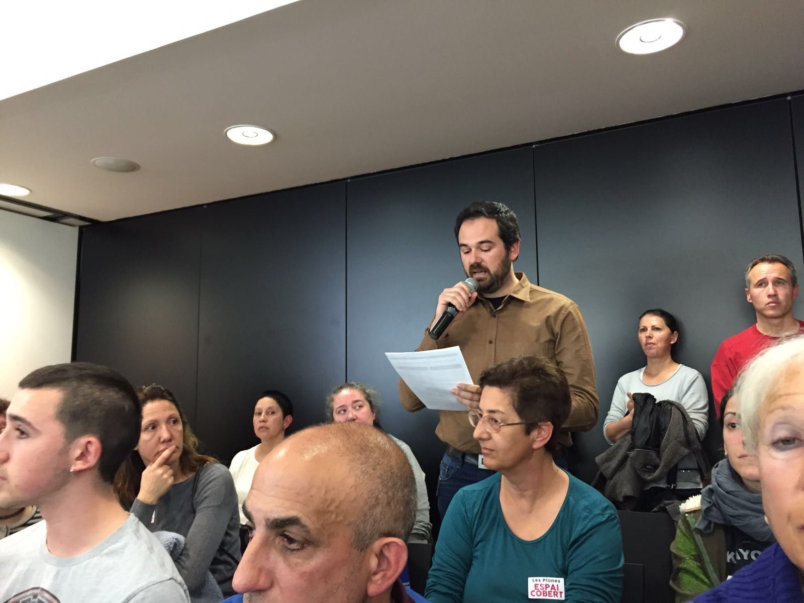 El Col·lectiu Escola Viva durant la seva intervenció FOTO: Josep Maria Vallès El Col·lectiu Escola Viva durant la seva intervenció FOTO: Josep Maria Vallès