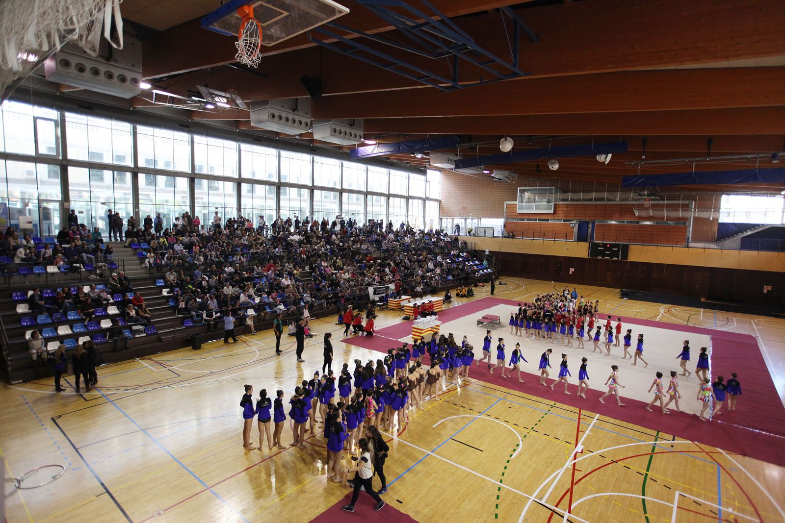 El pavelló 3 ha estat escenari de la Final Comarcal de rítmica a la tarda FOTO: Lali Puig El pavelló 3 ha estat escenari de la Final Comarcal de rítmica a la tarda FOTO: Lali Puig