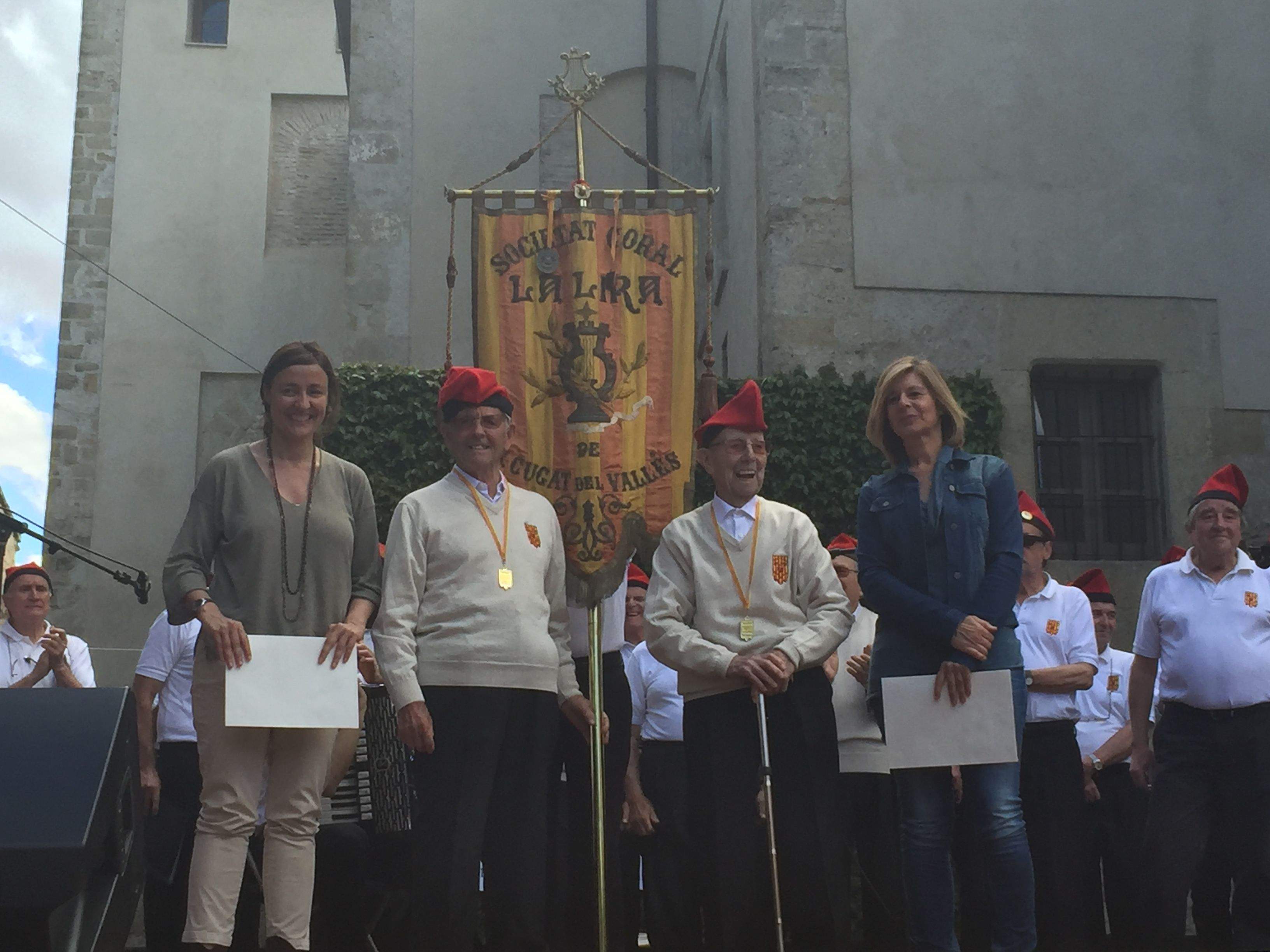 Mercè Conesa, Jaume Pahissa, Miquel Garrell i Carmela Fortuny durant l'entrega de la medalla FOTO: Mireia Puente Mercè Conesa, Jaume Pahissa, Miquel Garrell i Carmela Fortuny durant l'entrega de la medalla FOTO: Mireia Puente