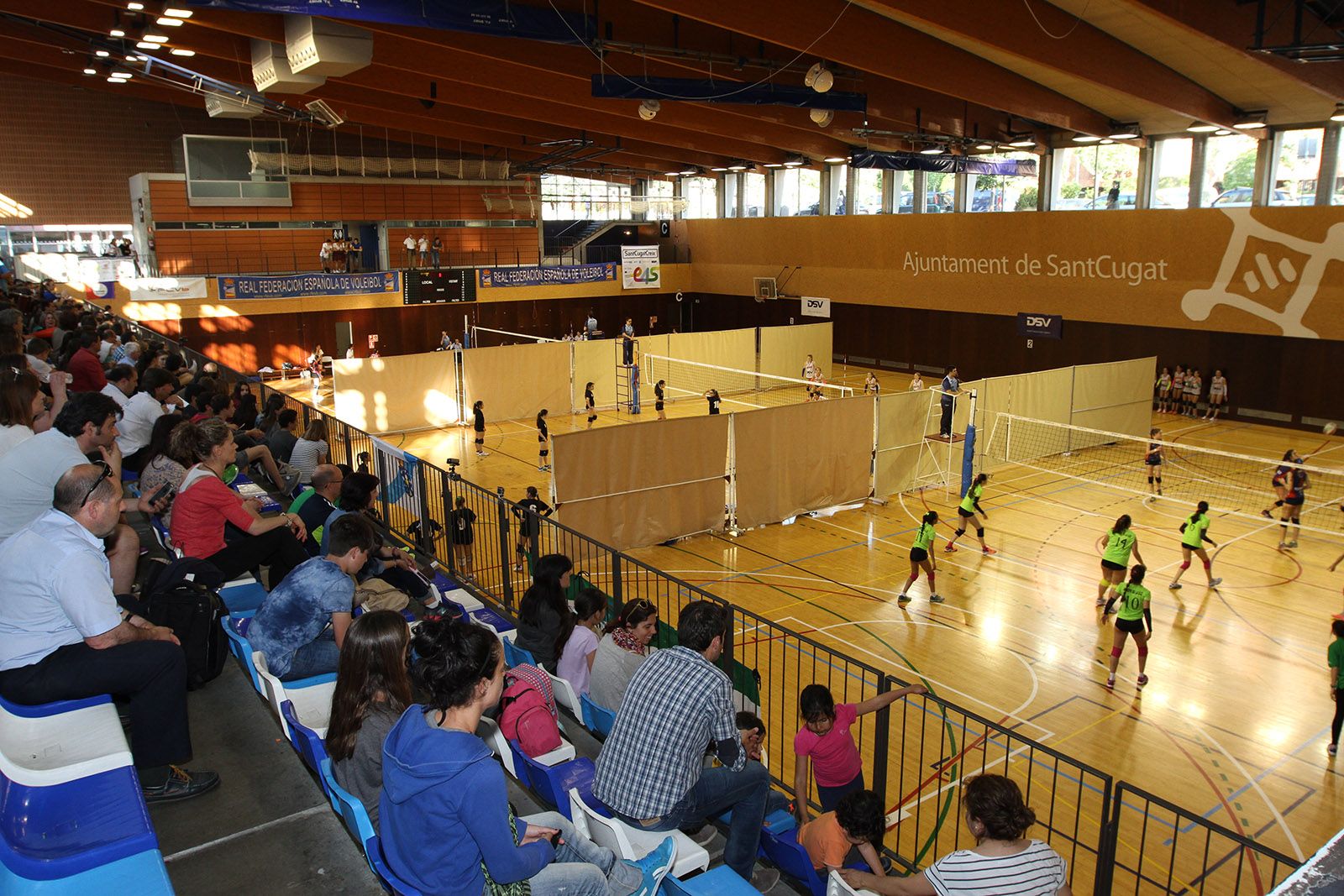 Des de dimecres, centenars de persones omplen cada dia el Pavelló 3 FOTO: Haidy Blanch