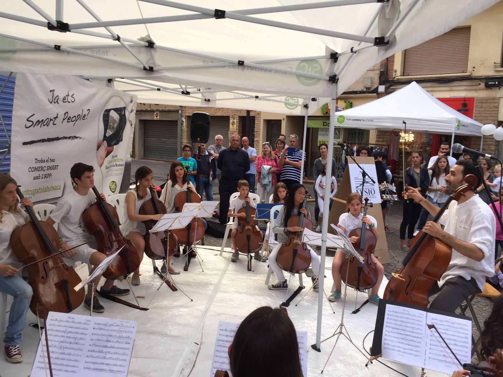 La m&uacute;sica va estar present a les places de la ciutat FOTO: Ramon Grau 