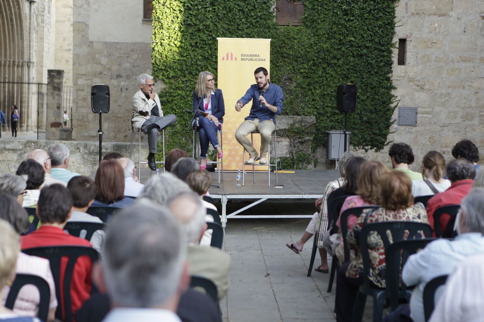 Mireia Ingla i Bernat Picornell també han estat presents a l'acte a la plaça de l'Om de Sant Cugat FOTO: Artur Ribera