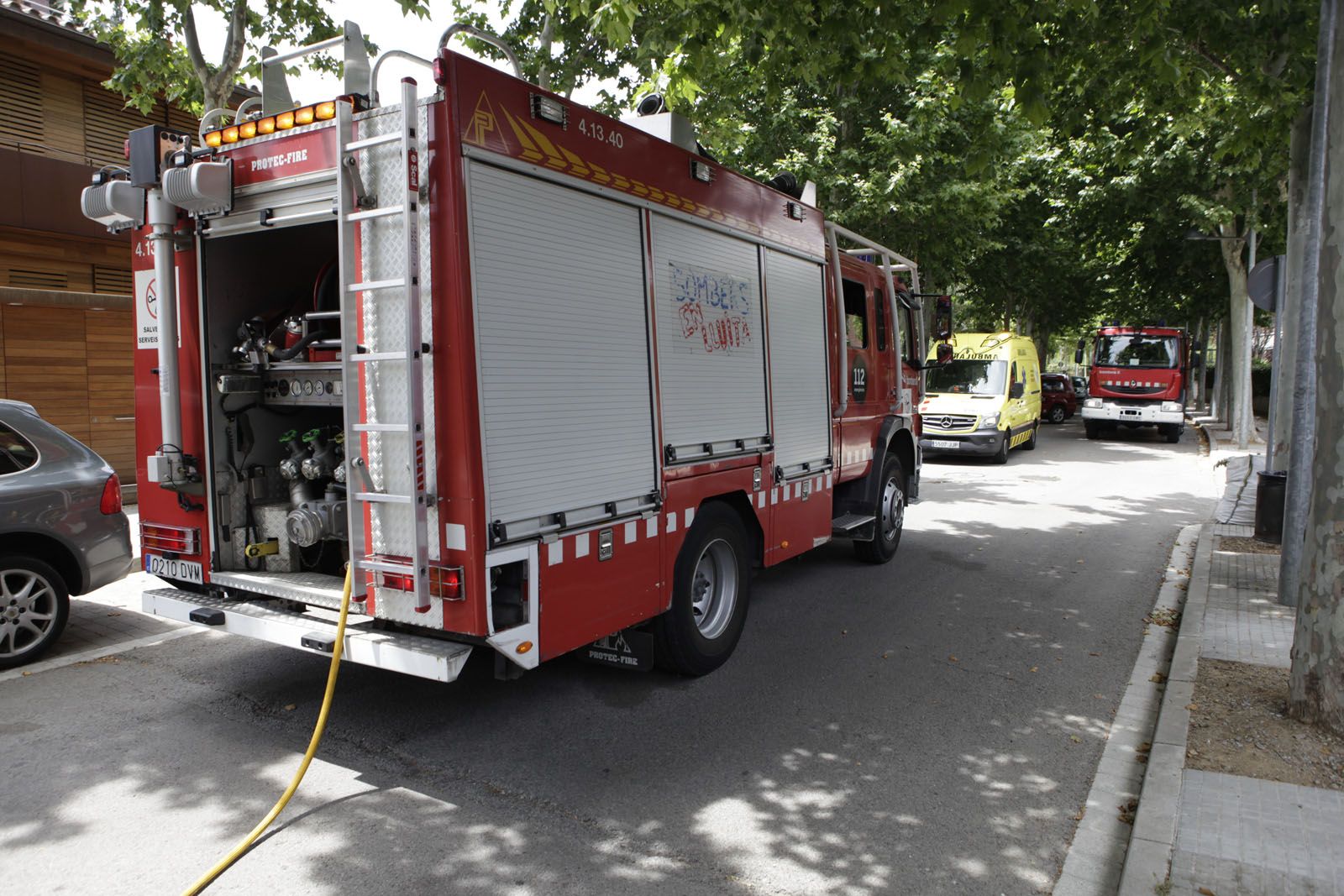 El foc s'ha declarat a dos quarts de dues del migdia  FOTO: Artur Ribera