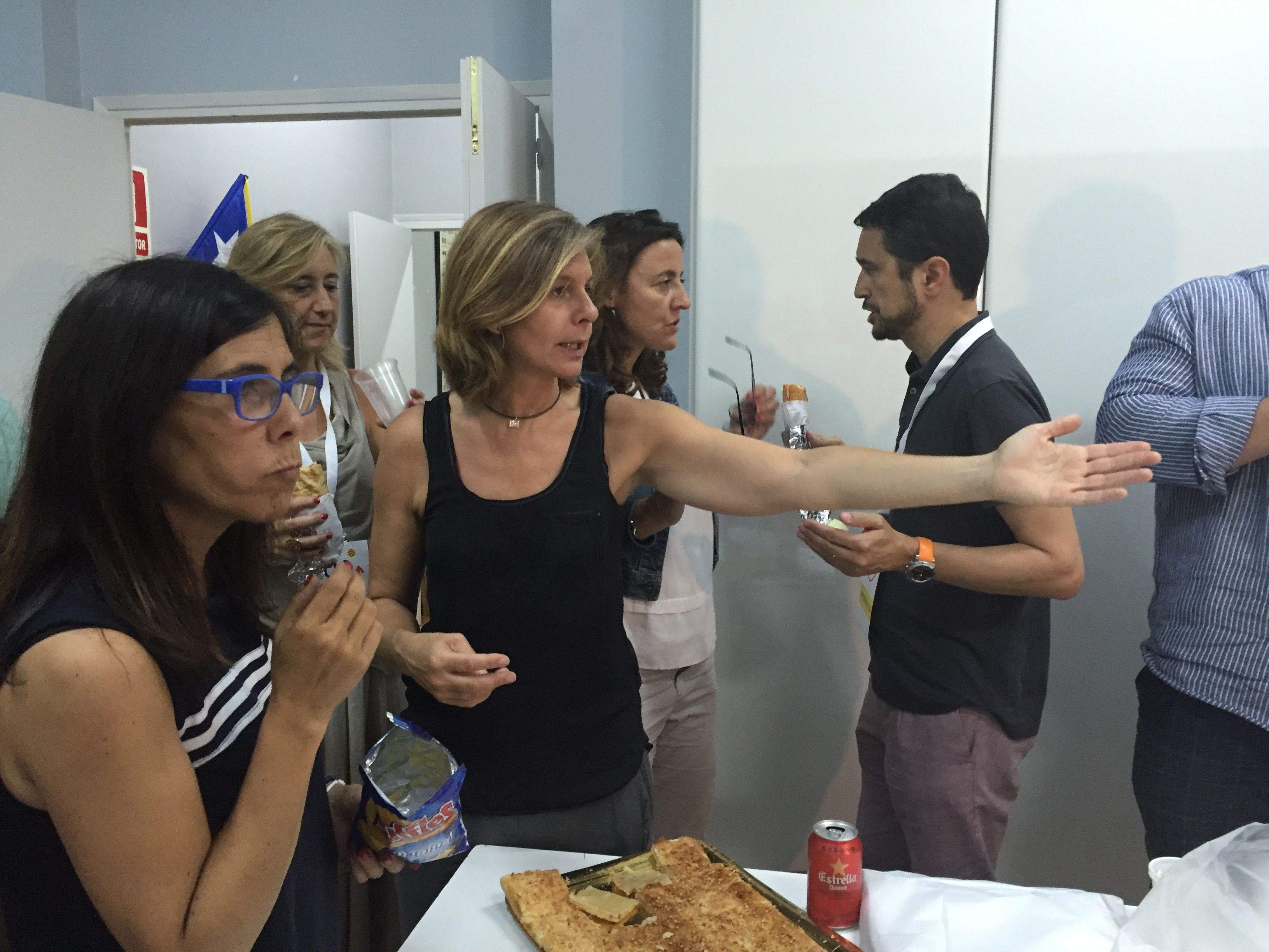  Conesa parlant amb Damià Calvet FOTO: Àgata Guinó