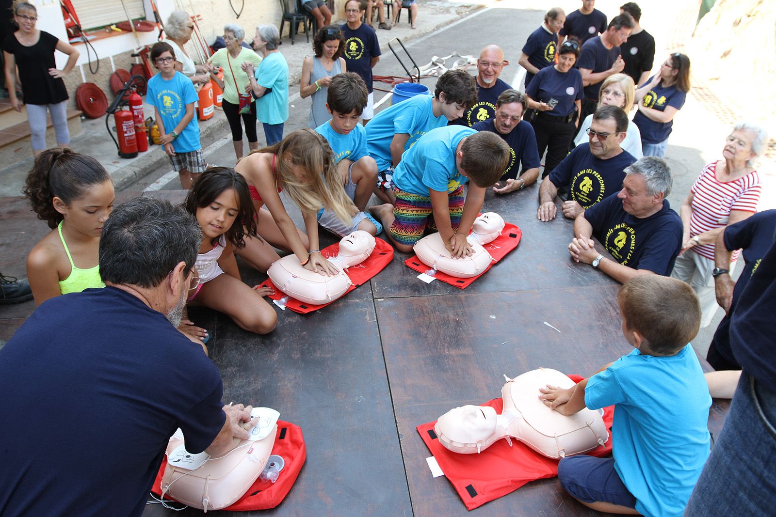 L'activitat amb el desfibril·lador ha estat la novetat d'enguany FOTO: Haidy Blanch 