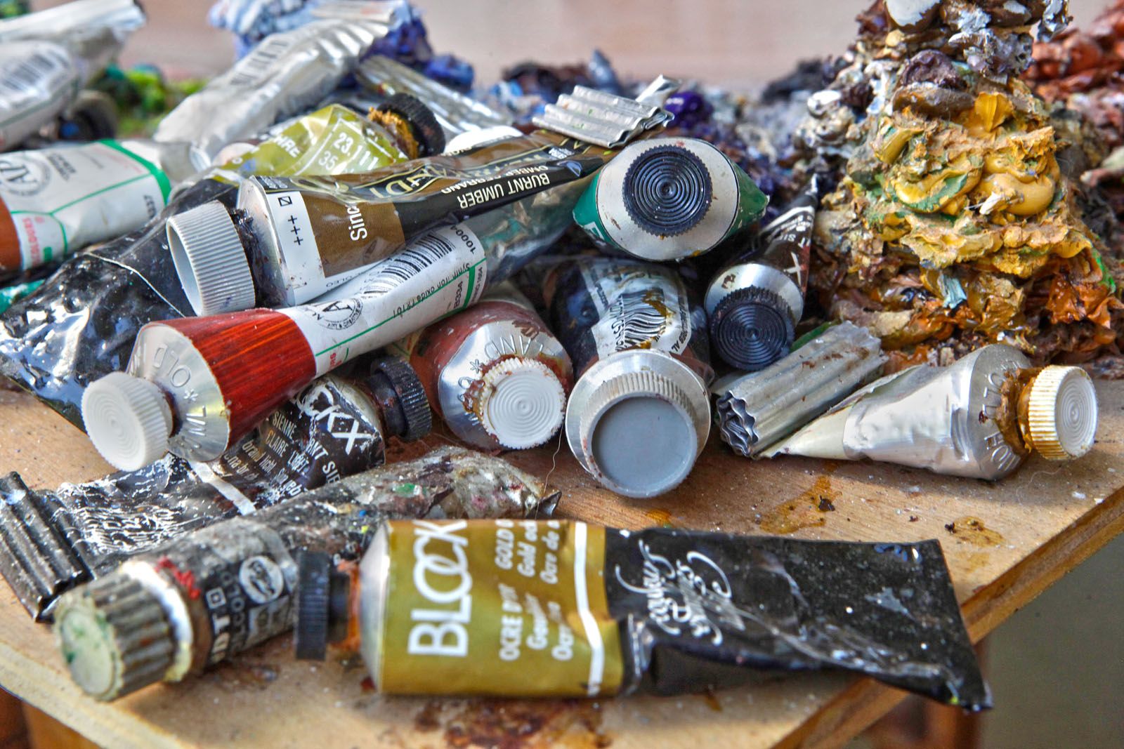 Lluís Ribas té el seu primer quadre datat del 1959 FOTO: Artur Ribera Lluís Ribas té el seu primer quadre datat del 1959 FOTO: Artur Ribera