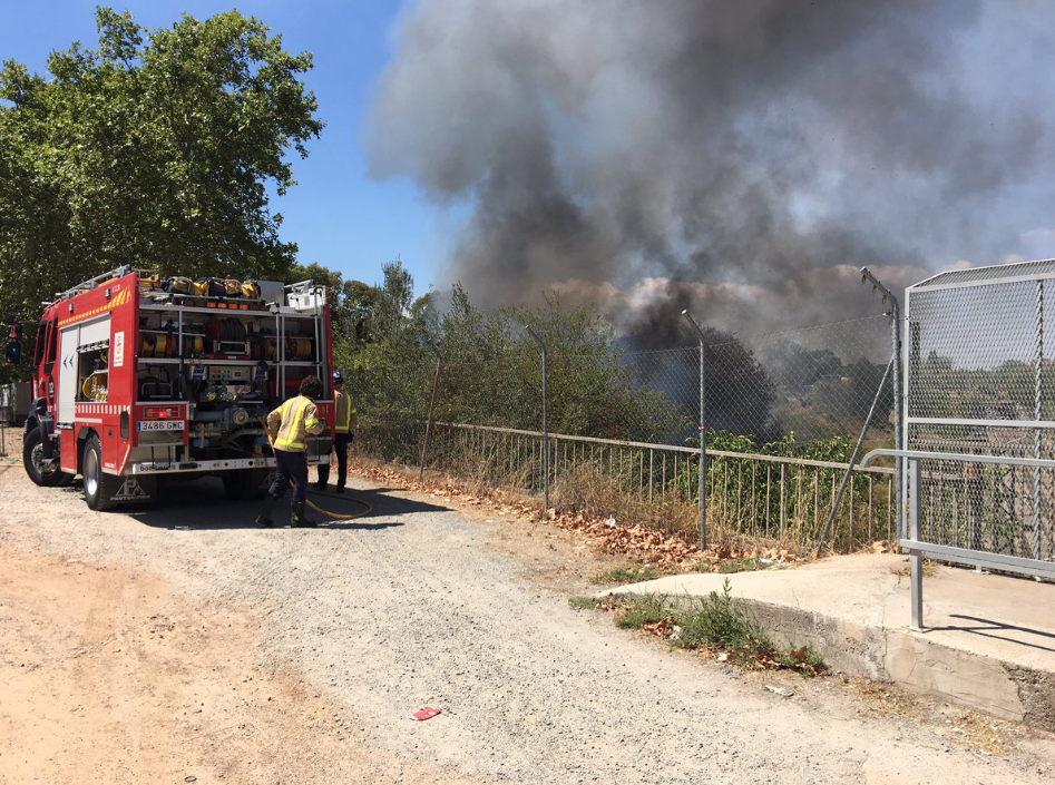 Imatges d'ADF en les tasques d'extinció d'un l'incendi a Can Fontanals FOTO: @GIEADFSCV