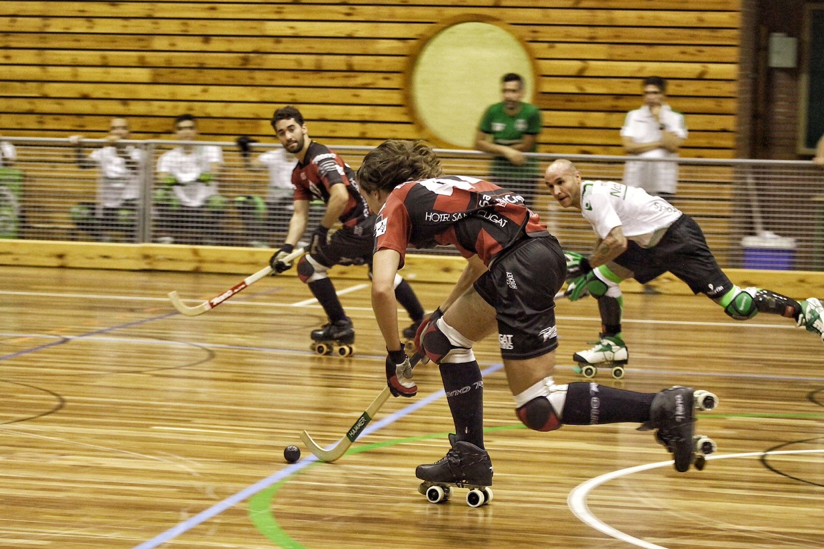 Pedro Gil, de l'Sporting, en una jugada del partit al CAR. FOTO: Artur Ribera