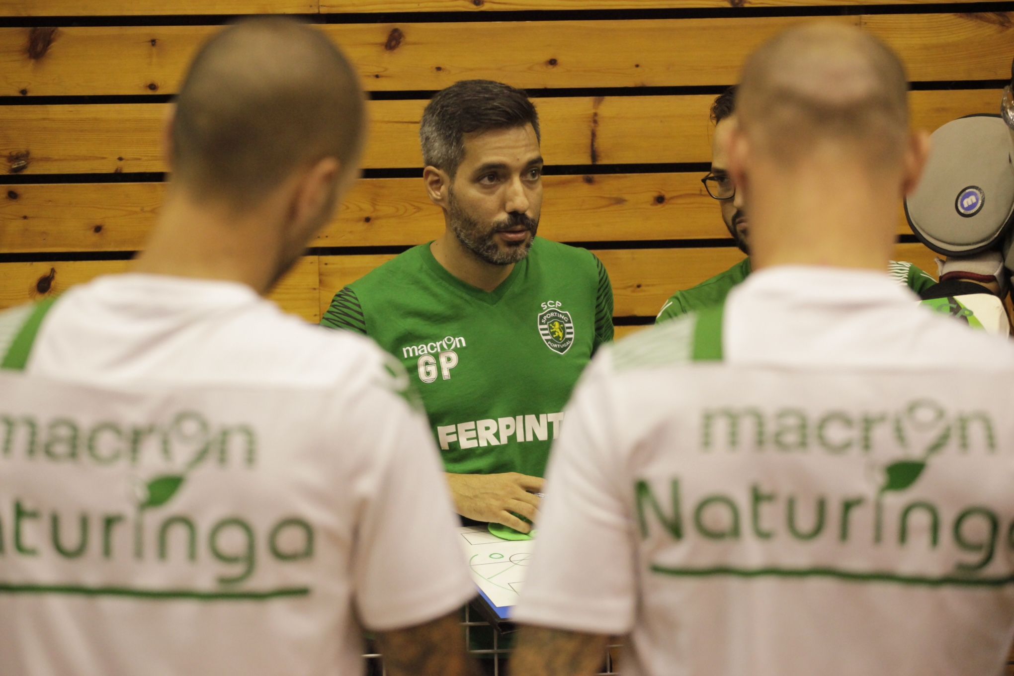 L'entrenador santcugatenc Guillem Pérez s'estrena a la banqueta de l'Sporting Club Portugal. FOTO: Artur Ribera