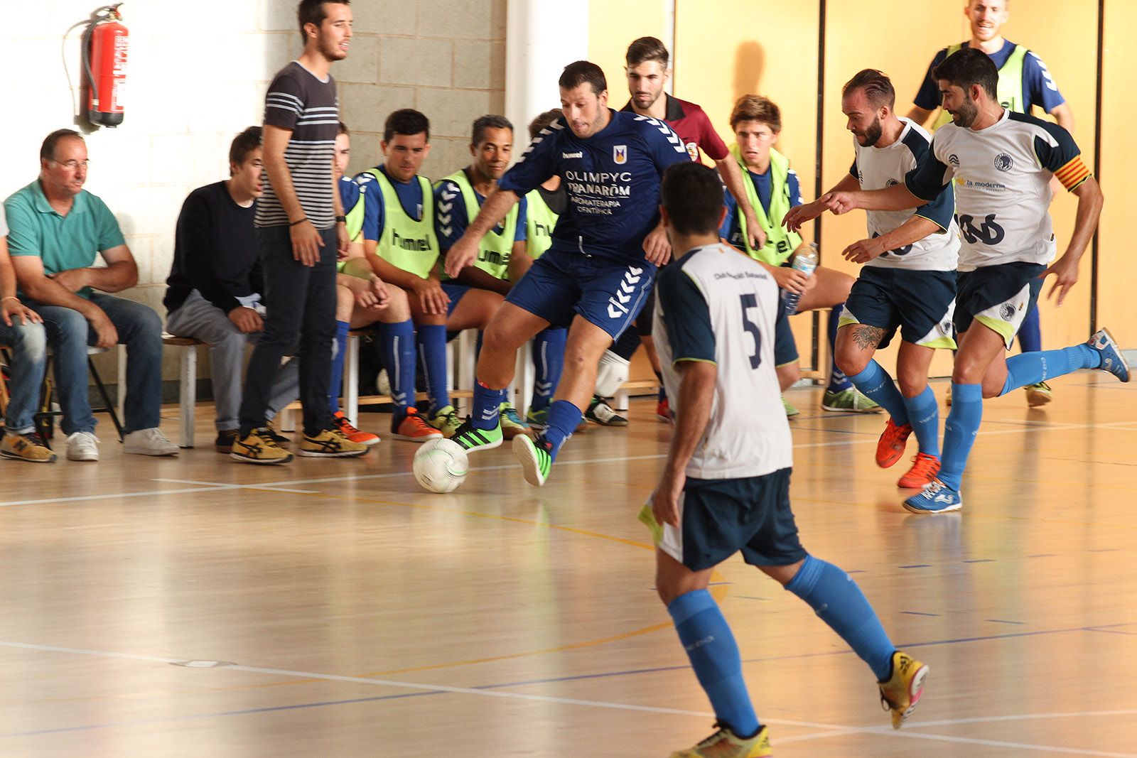 Gerard Casas, el nou entrenador de l'Olimpyc Floresta FS, donant instruccions als seus jugadors. FOTO: Haidy Blanch Gerard Casas, el nou entrenador de l'Olimpyc Floresta FS, donant instruccions als seus jugadors. FOTO: Haidy Blanch