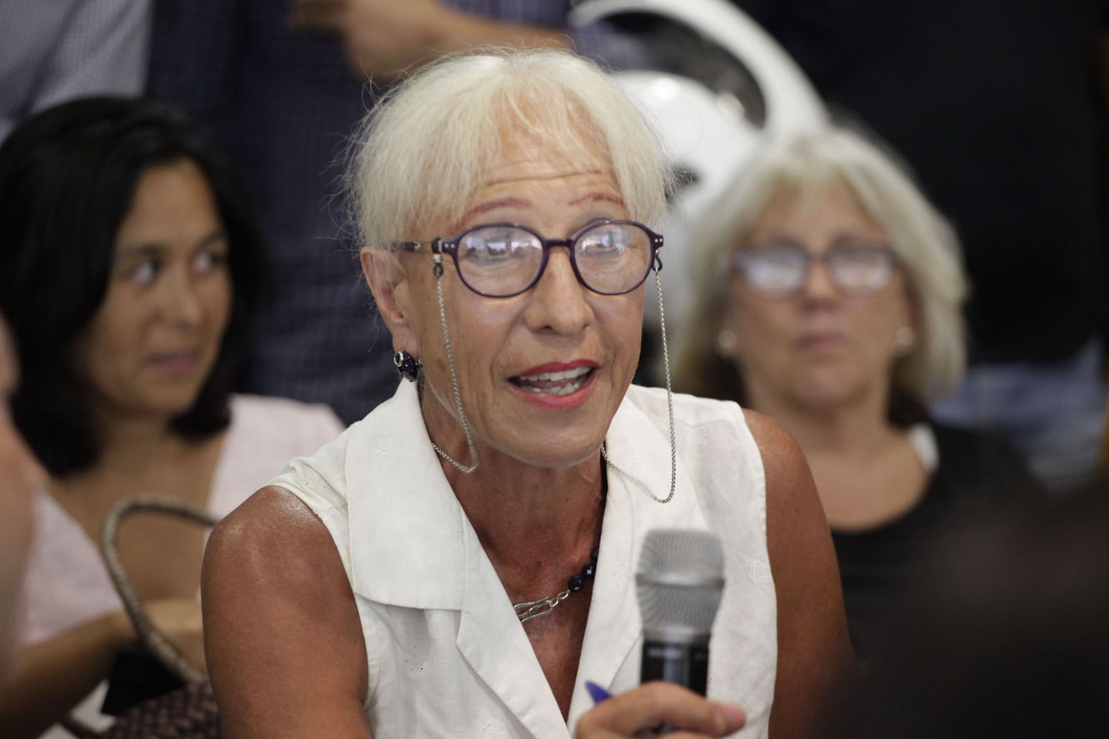 Maria Àngeles Palacios, ha parlat en representació de l'Associació de Veïns del Centre FOTO: Artur Ribera 