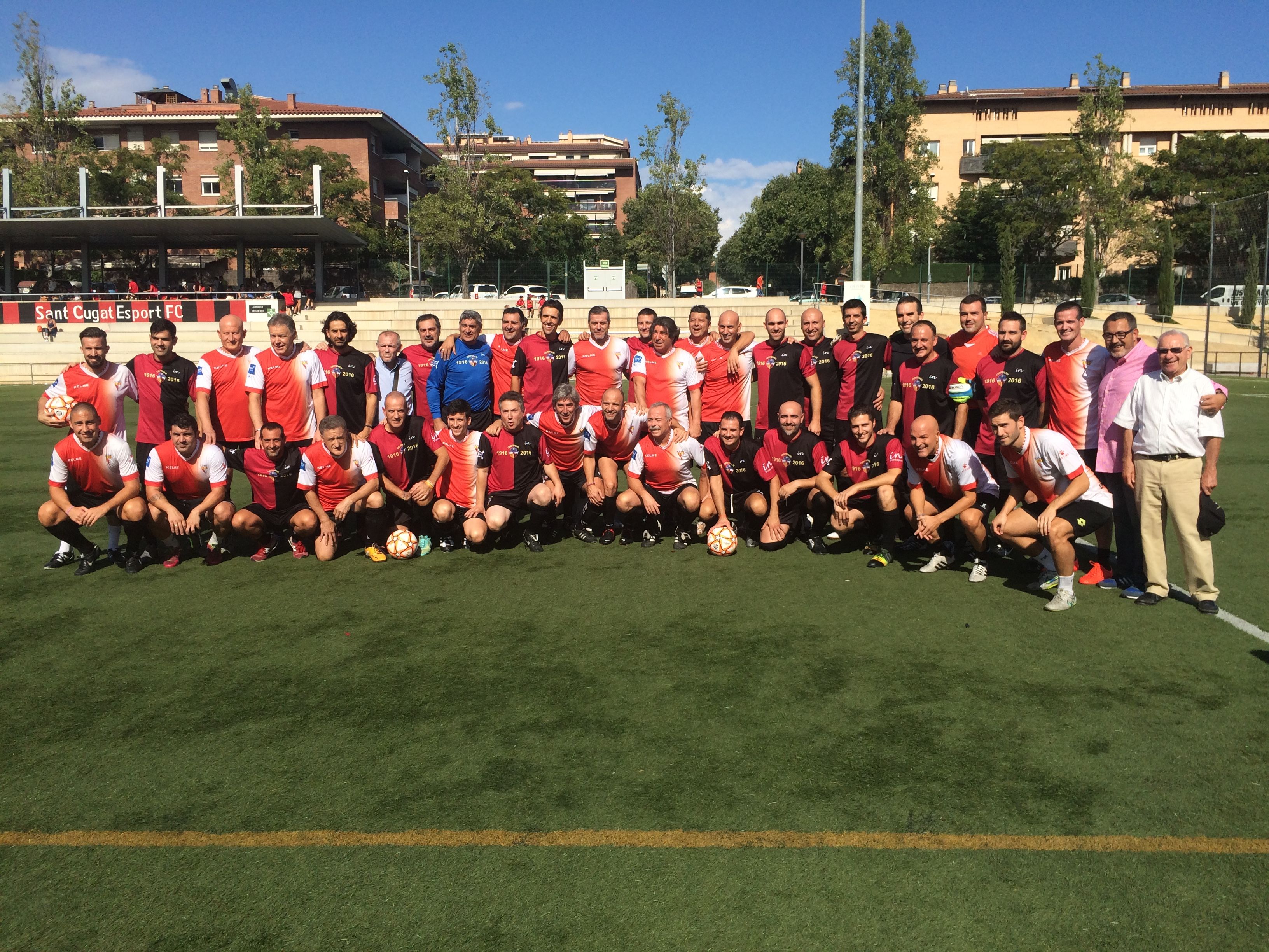 Els equips del Sant Cugat Esport FC i la UE Rubí han jugat un partit de veterans que ha acabat amb empat a 1 gol. FOTO: Àlex López Puig