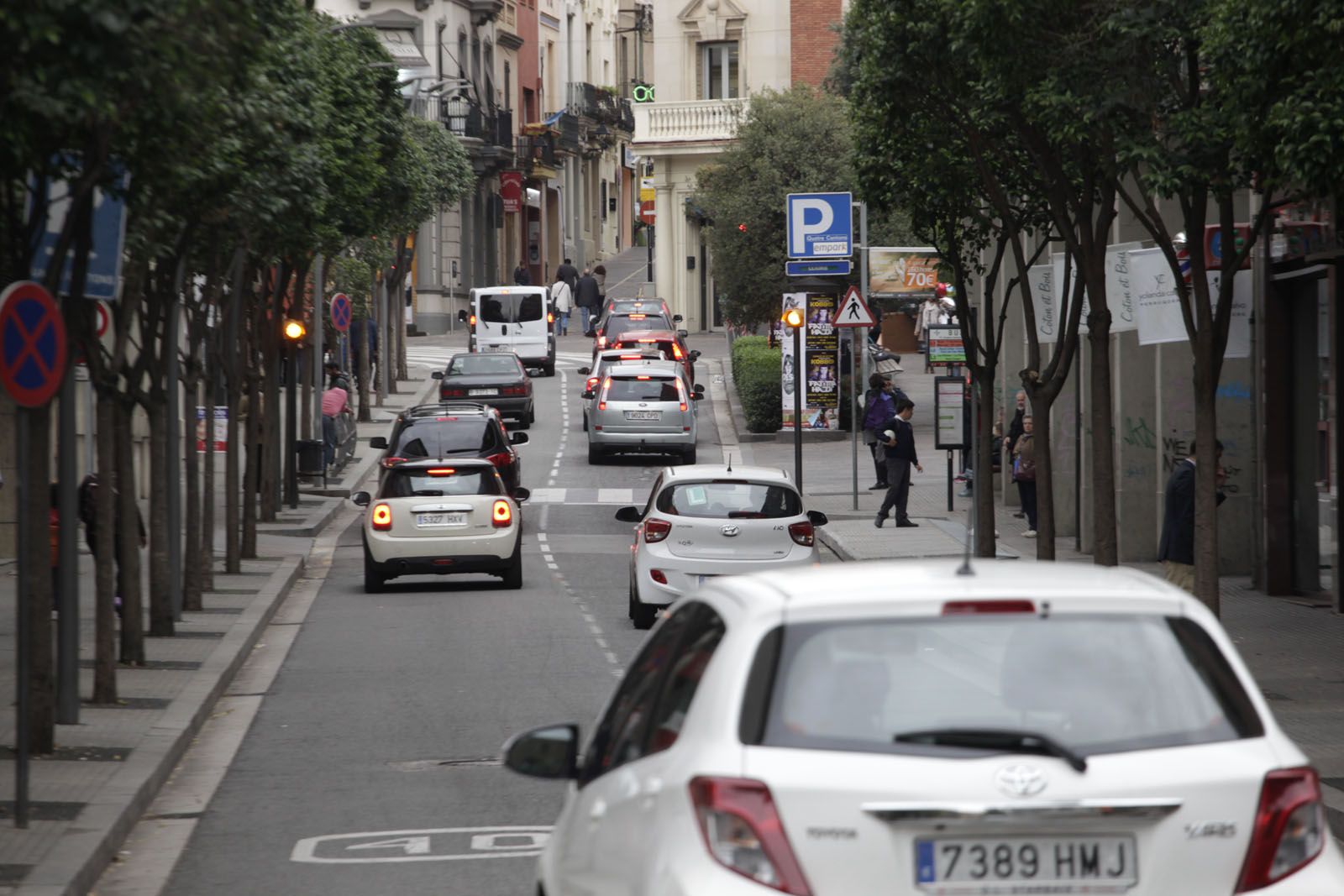 El carrer de Francesc Moragas i l'avinguda de Rius i Taulet és un dels eixos més transitats del centre FOTO: Artur Ribera